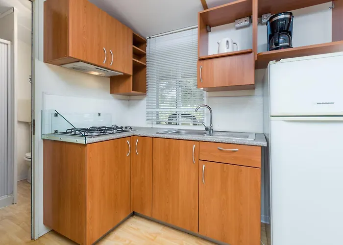 캠프장 Camping Adria Mobile Homes In Brioni Sunny Camping 2*