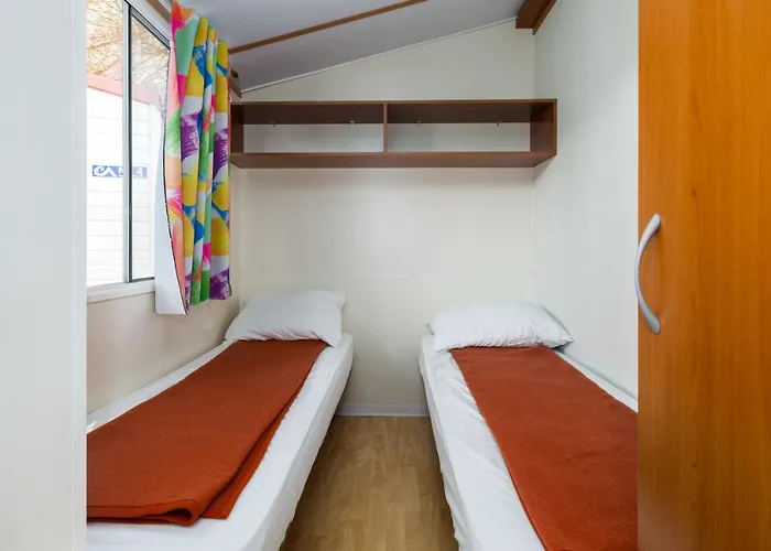 캠프장 Camping Adria Mobile Homes In Brioni Sunny Camping 2*