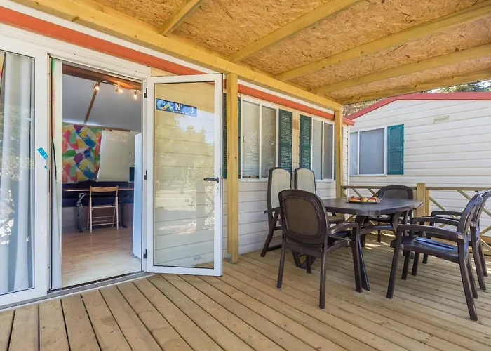 Camping Adria Mobile Homes In Brioni Sunny Camping 2* 풀라